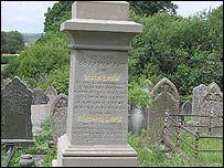 Daniel Lewis Gravestone